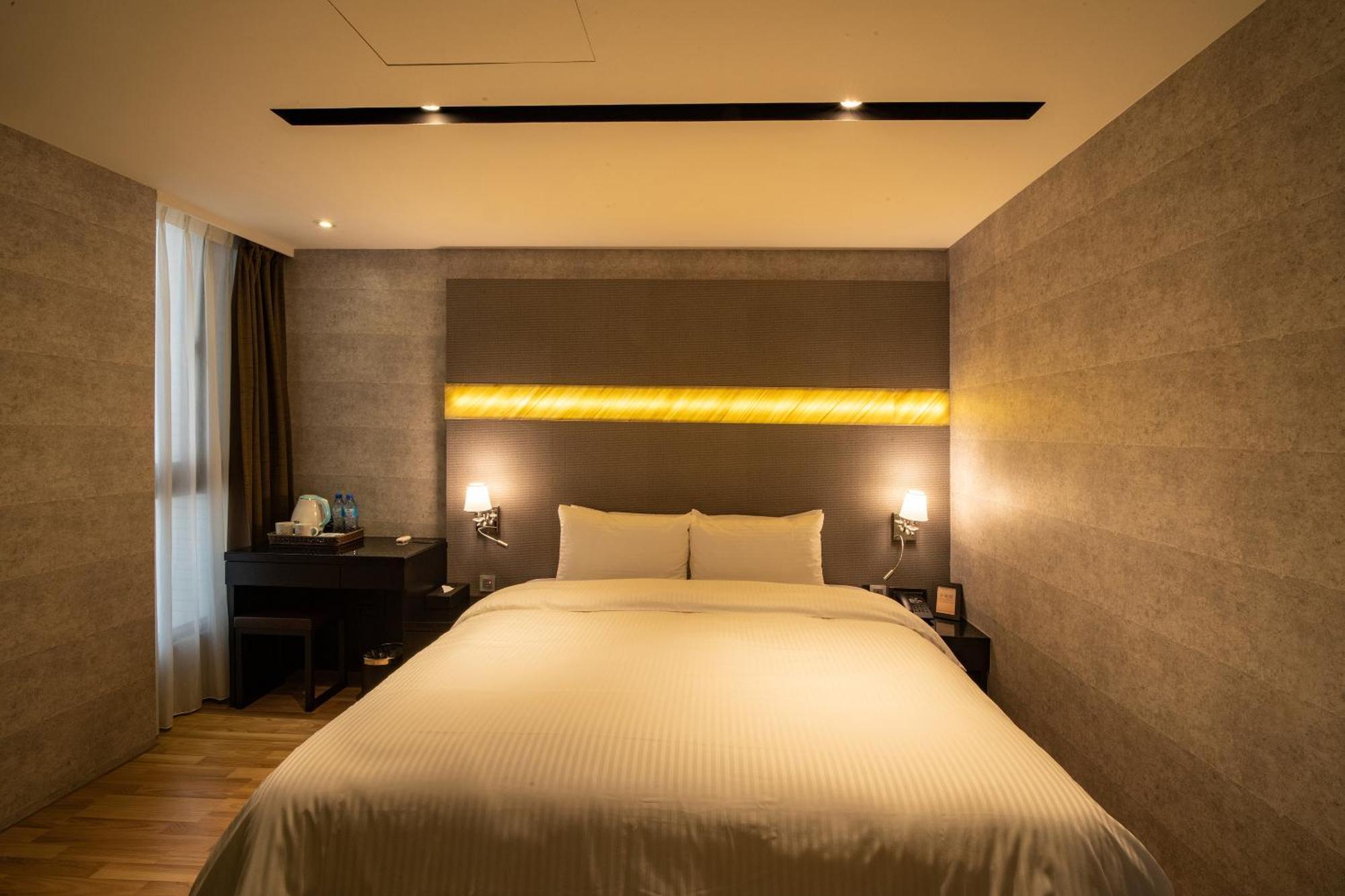 Fengjia Hotel Bell Taichung Exterior foto