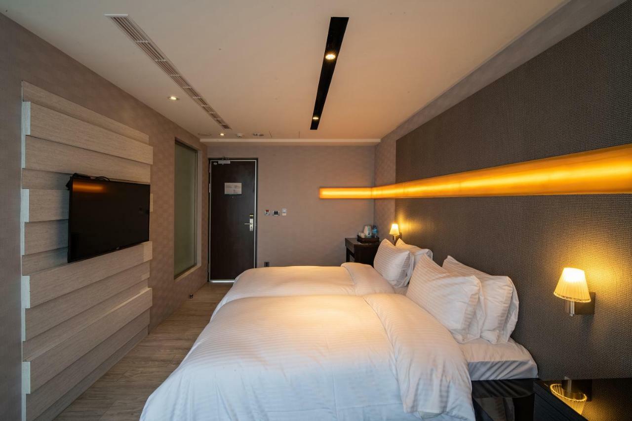 Fengjia Hotel Bell Taichung Exterior foto